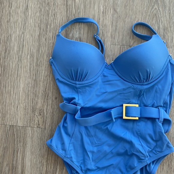 one piece - Picture 2 of 6